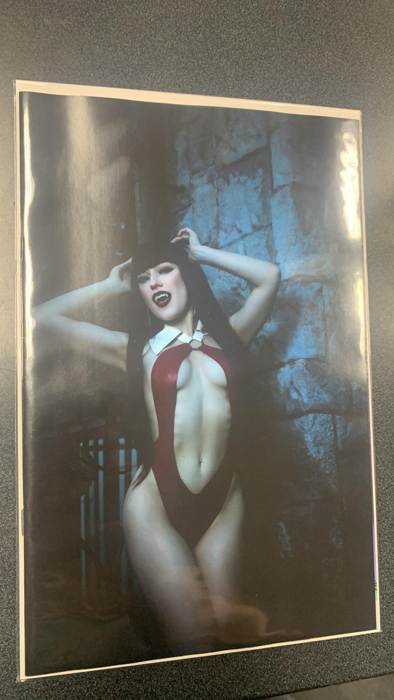 Vampirella vs Superpowers