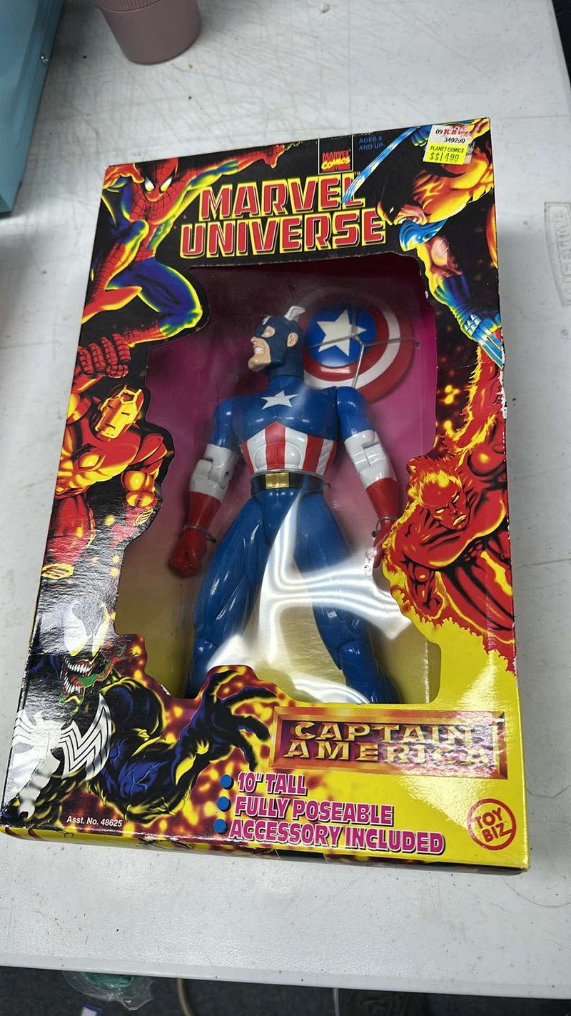 ToyBiz Marvel Universe 10" Action Figure - Captain America