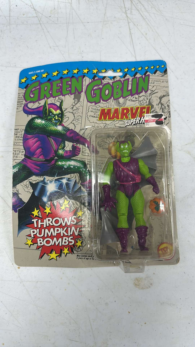 1991 MARVEL GREEN GOBLIN THROWS PUMPKIN BOMBS Action Figure on Card