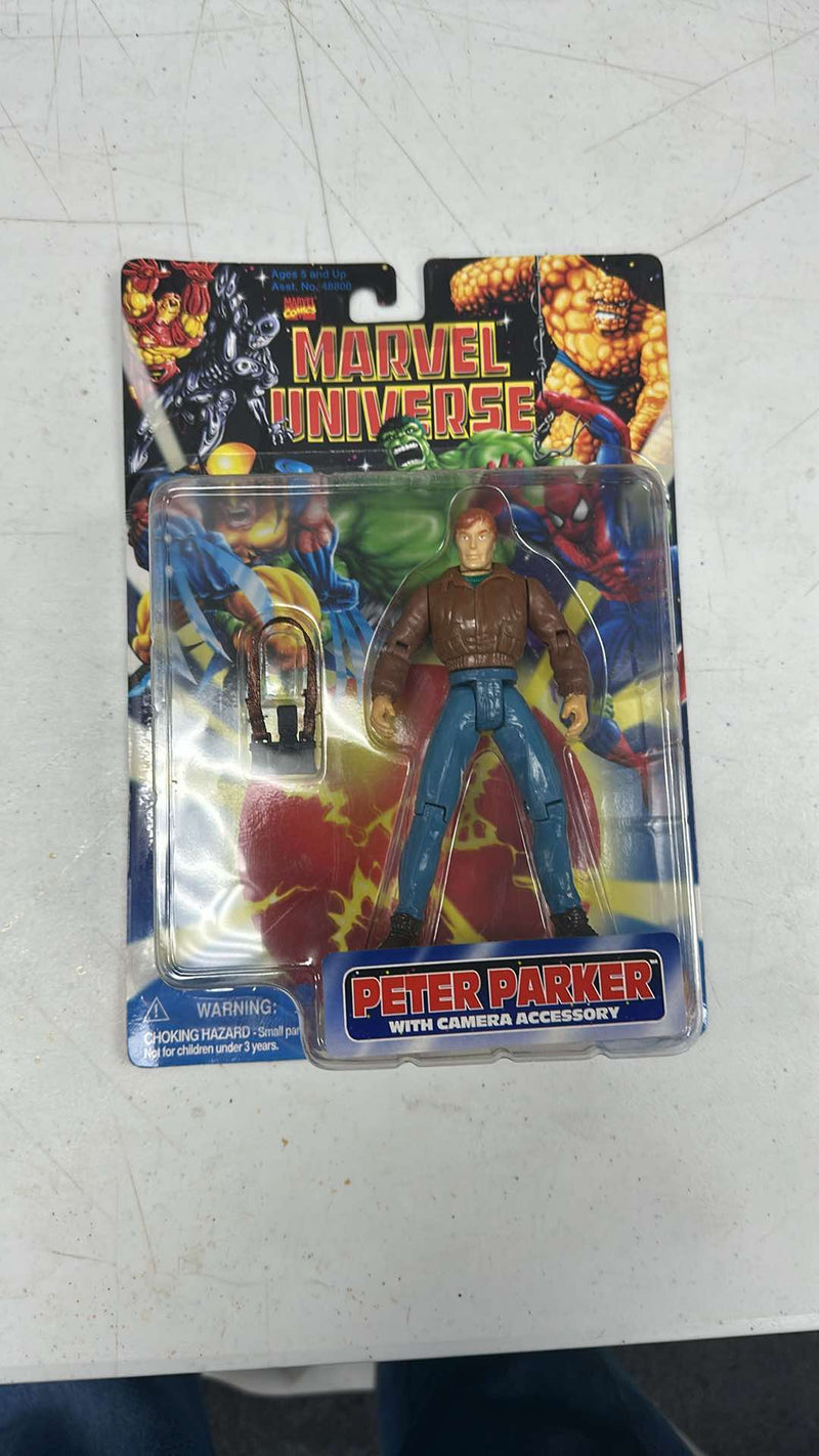 Marvel Universe TOYBIZ PETER PARKER With Camera Accessory Action Figure