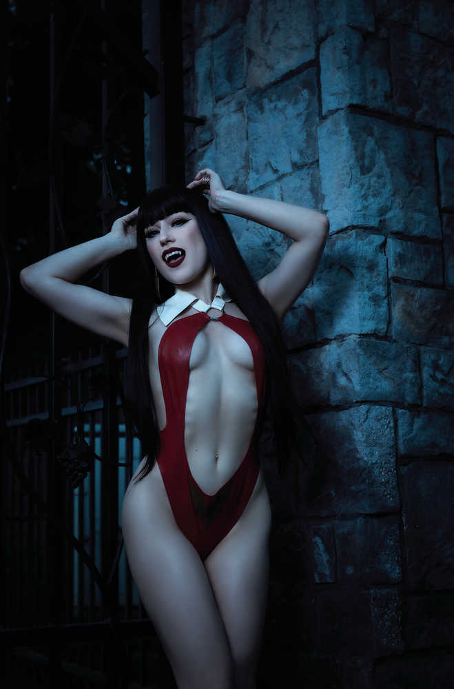 Vampirella vs Superpowers